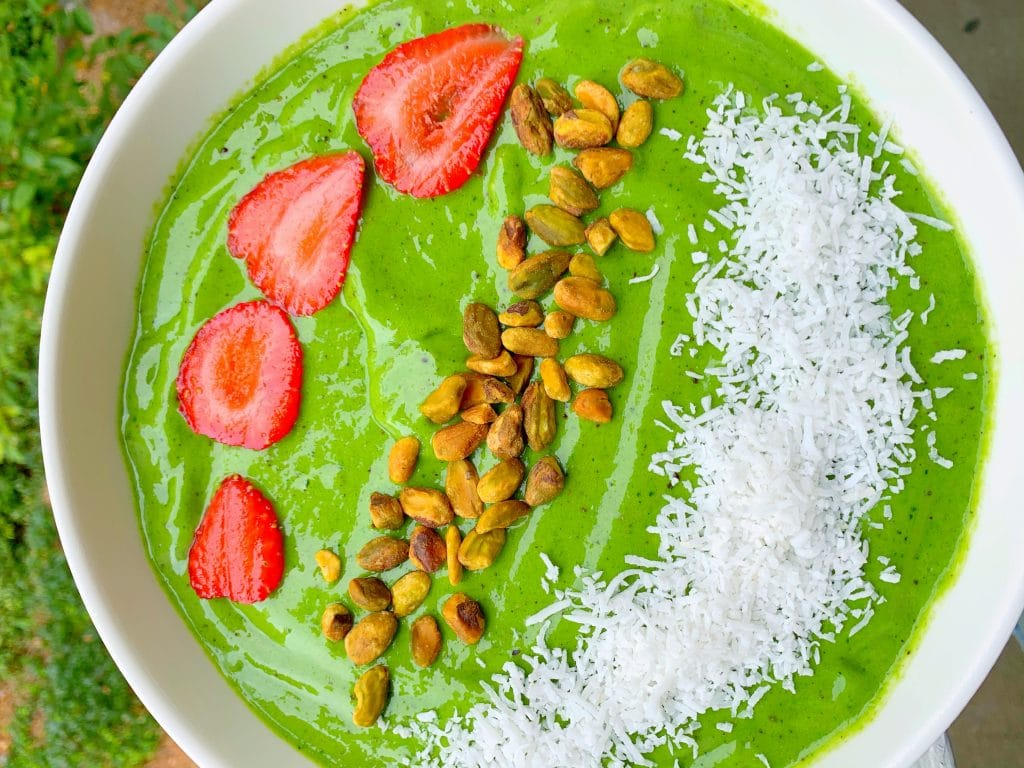 grass ain't greener smoothie bowl whole30